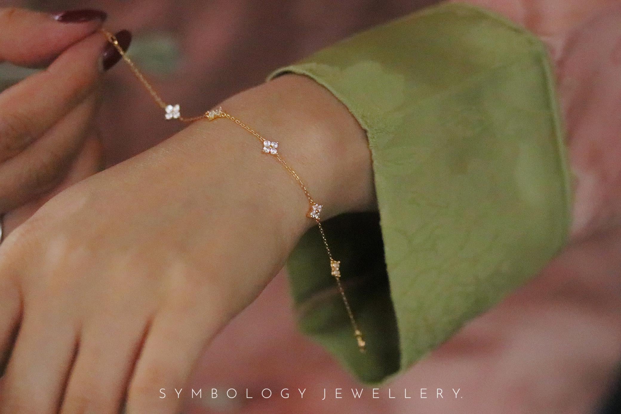 Dainty Flower Bracelet, Gold or Silver Leaf Bracelet, Minimalist Jewellery Gift for Her, Bridesmaid, Birthday, Christmas Gift Idea