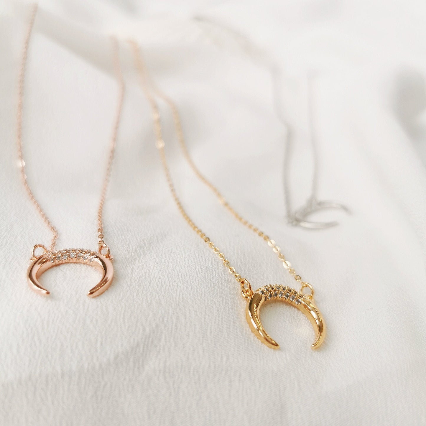 Sister Gift Necklace of SYMBOLOGY / Crescent Moon Necklace With Gift Box For Best Sister / Little Sister Big Sister / Best Sis in the world