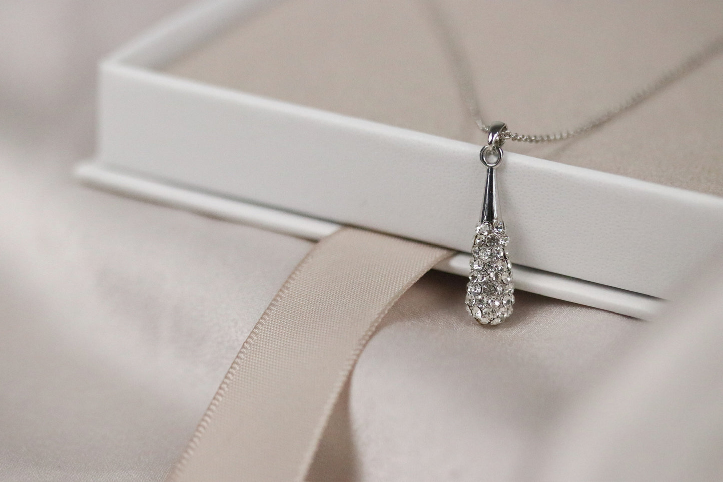 Gold Sister Necklace • Silver Long Teardrop Minimalist Necklace • Bestie Gift • Pear Diamond Necklace • Gold Woman Jewellery • Gift for Her