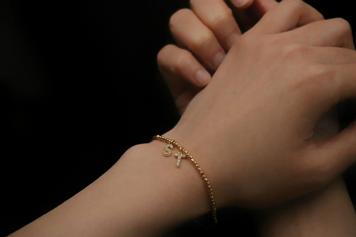 Gold Initial Sis Bracelet, Personalised Alphabet Bracelet, Custom Jewelry, Christmas Gift for Sister, Birthday Gift Her, Waterproof Bracelet