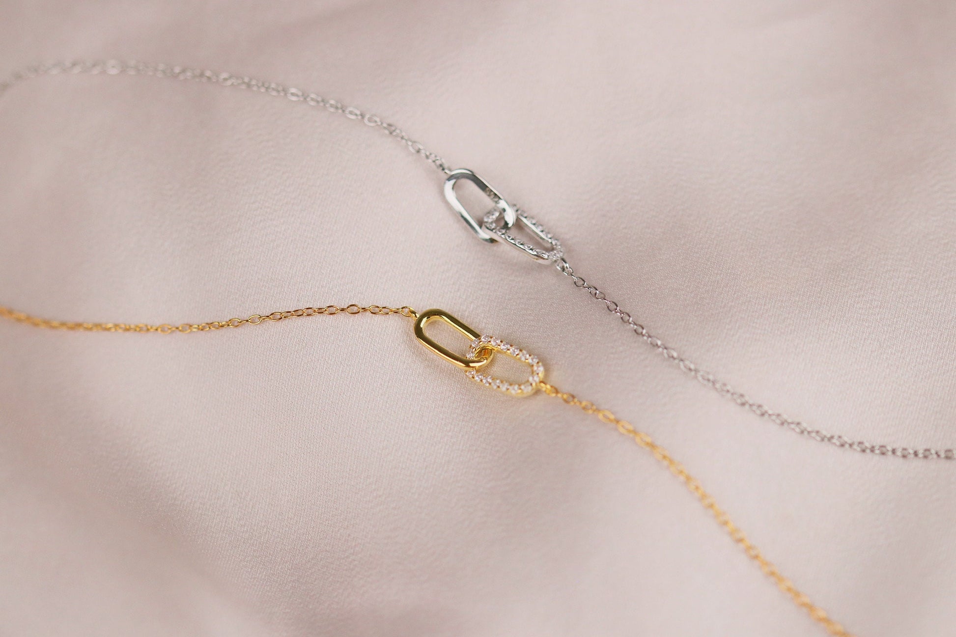 Auntie & Me Gift, Interlocking Oval Link Bracelet, Sterling Silver Sentimental Jewelry Gift for Aunts Nieces, Gold Dainty Paperclip Bracelet