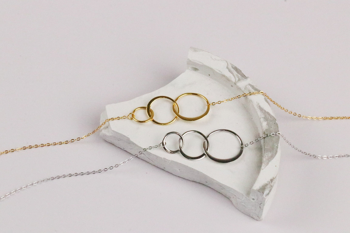 Three Sisters necklace, Sister Birthday Gift for Her,  Big Sister Little Sister Gift, Sister Jewelry Gift, Sterling Silver 3 ring necklace