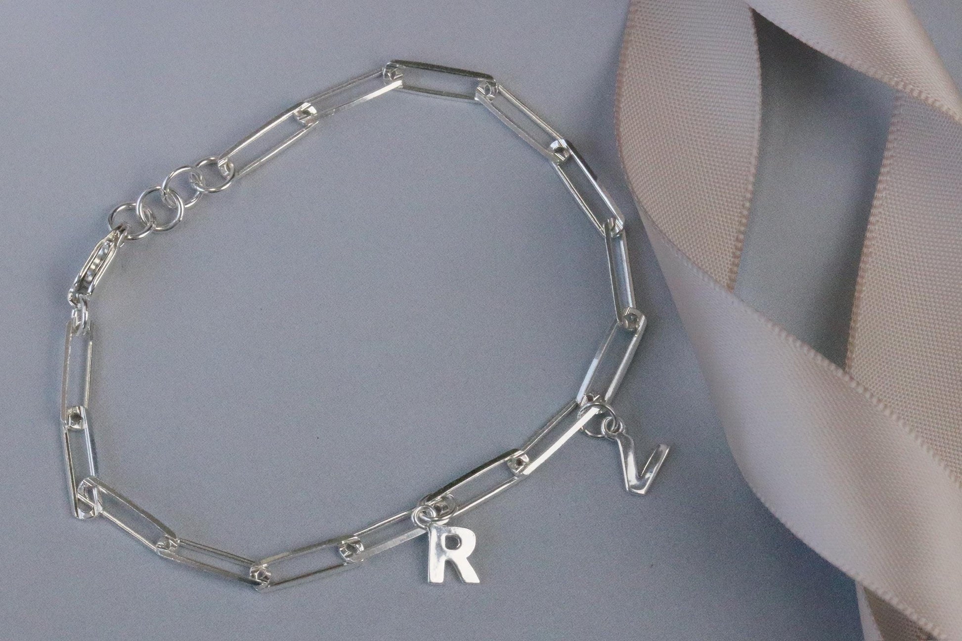 Paperclip Chain Bracelet in Sterling Silver, Dainty Paper Clip Bracelet, Link Chain Initial Bracelet, Dainty Personalised Bracelet for Women