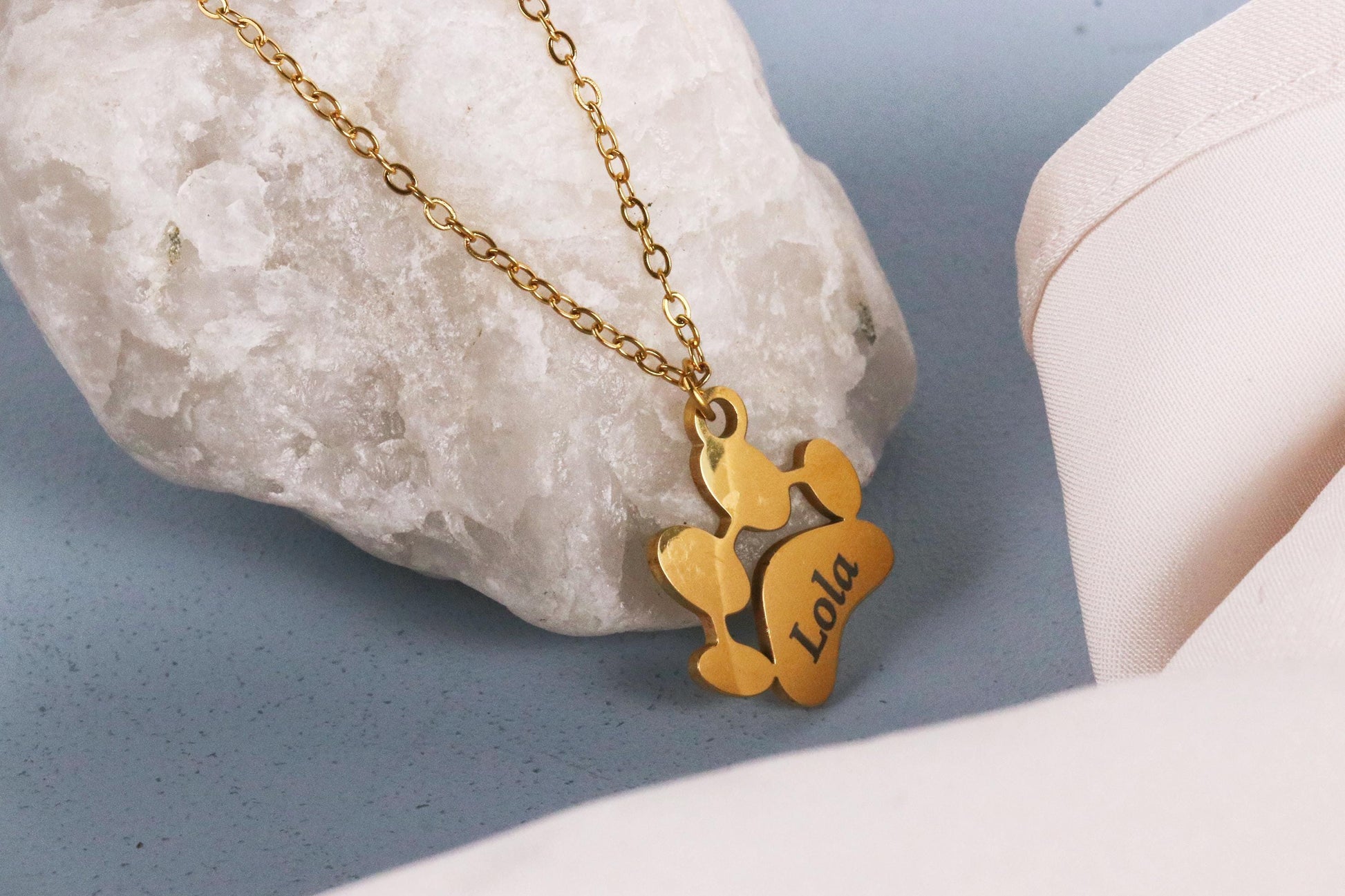 Custom Dog Paw Necklace, Memorial Gift for Pet Mum Cat Mum Gift, Paw Name Necklace , Minimalist Necklace, Personalised Animal Necklace