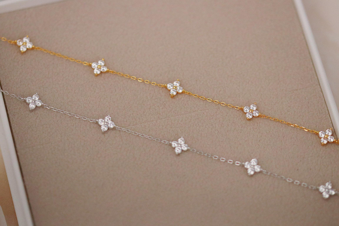 Four Leaf Clover Bracelet for Women, Gold Dainty Stacking Bracelet, Unique Gifts for Her, Bracelet for Women, Birthday Gifts for 30th 40th