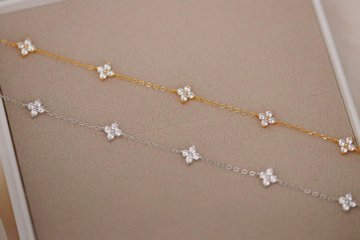 Gold Four Leaf Clover Necklace: Dainty 925 Silver Minimalist Jewellery Chocker