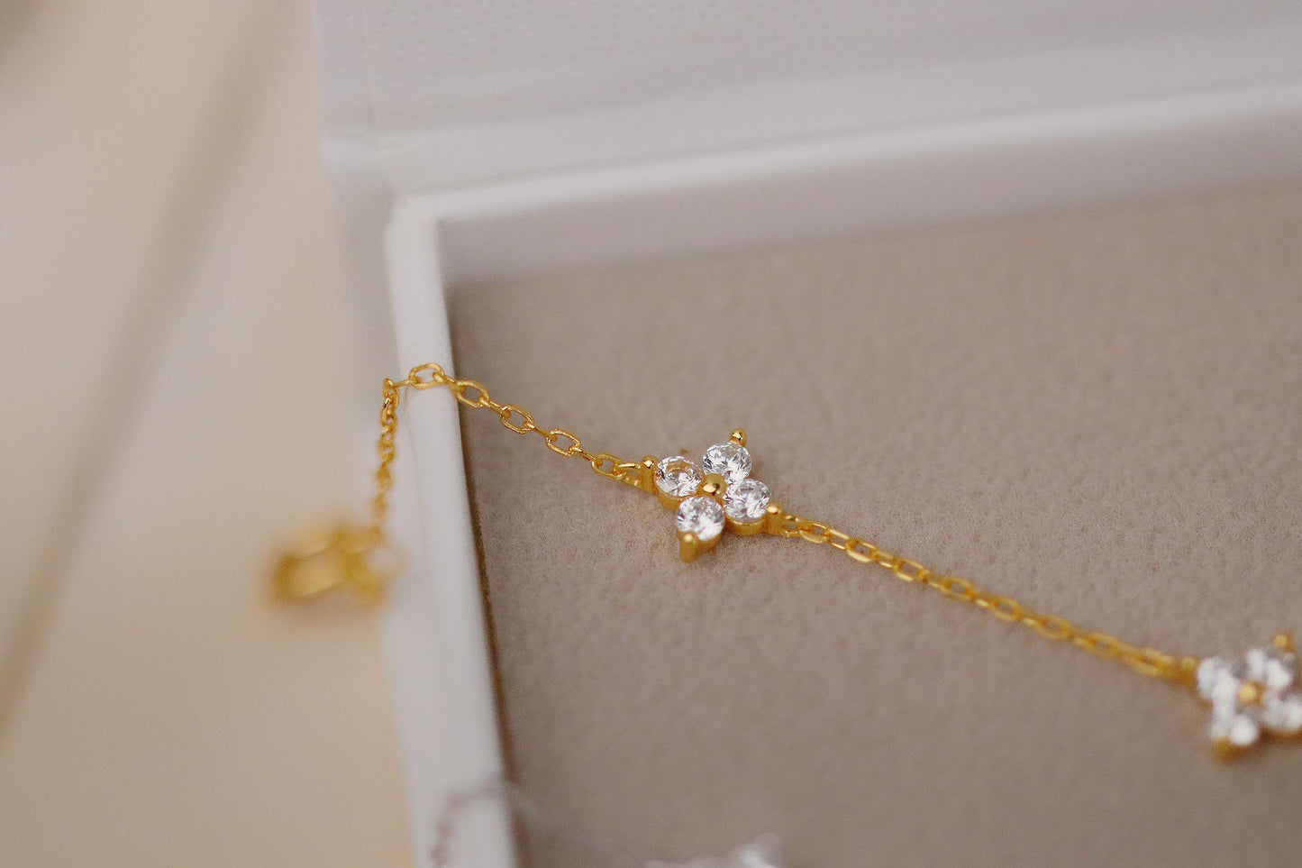 Four Leaf Clover Bracelet for Women, Gold Dainty Stacking Bracelet, Unique Gifts for Her, Bracelet for Women, Birthday Gifts for 30th 40th