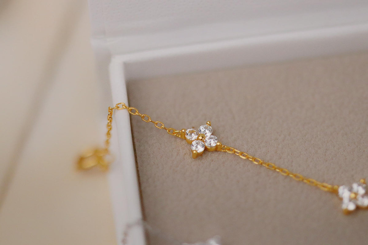 Four Leaf Clover Bracelet for Women, Gold Dainty Stacking Bracelet, Unique Gifts for Her, Bracelet for Women, Birthday Gifts for 30th 40th