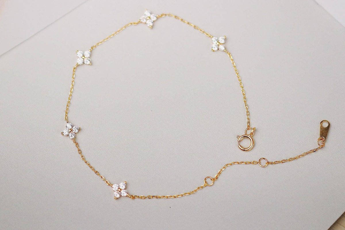 Four Leaf Clover Bracelet for Women, Gold Dainty Stacking Bracelet, Unique Gifts for Her, Bracelet for Women, Birthday Gifts for 30th 40th