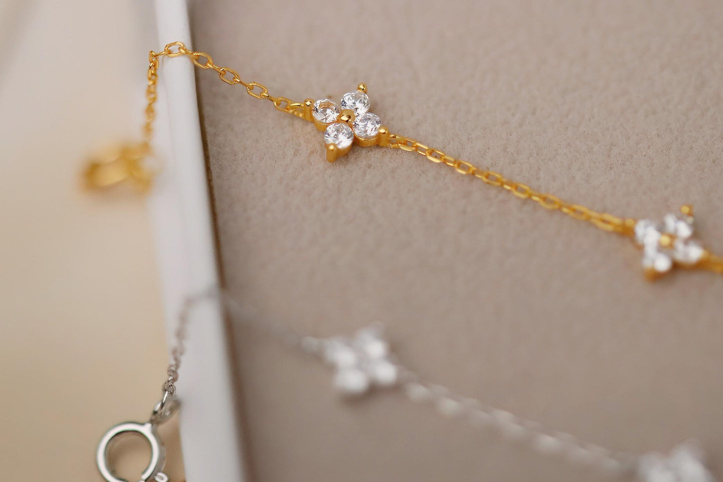 Four Leaf Clover Bracelet for Women, Gold Dainty Stacking Bracelet, Unique Gifts for Her, Bracelet for Women, Birthday Gifts for 30th 40th