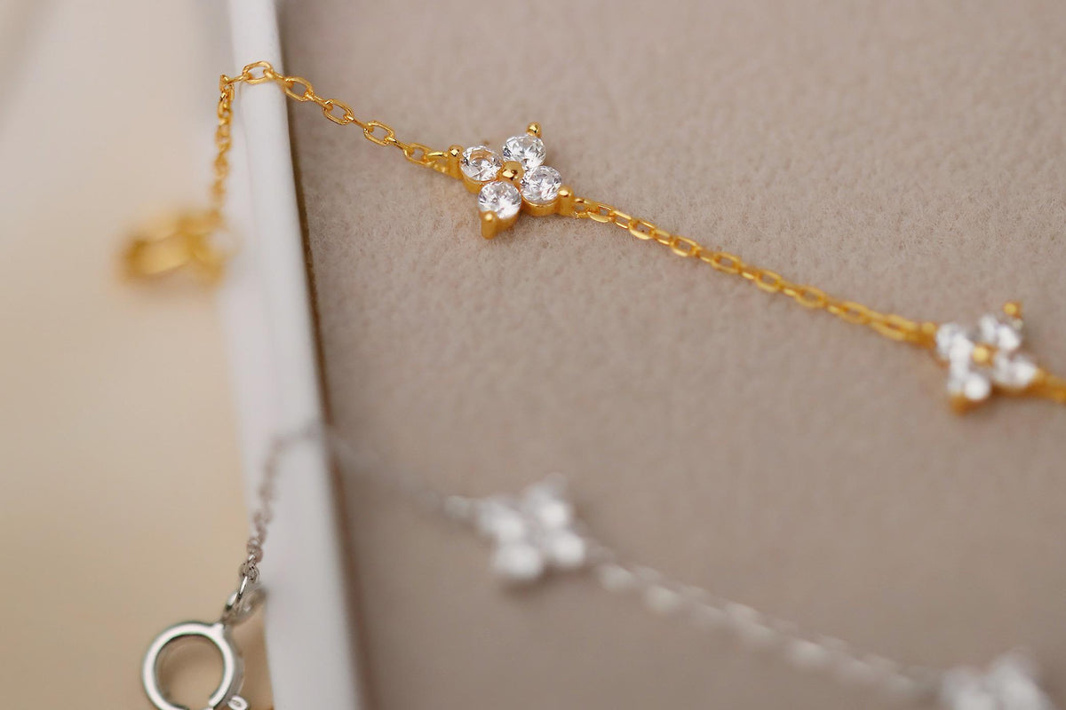 Gold Clover Bridesmaid Bracelet – Dainty Sterling Silver Wedding Jewelry Gift