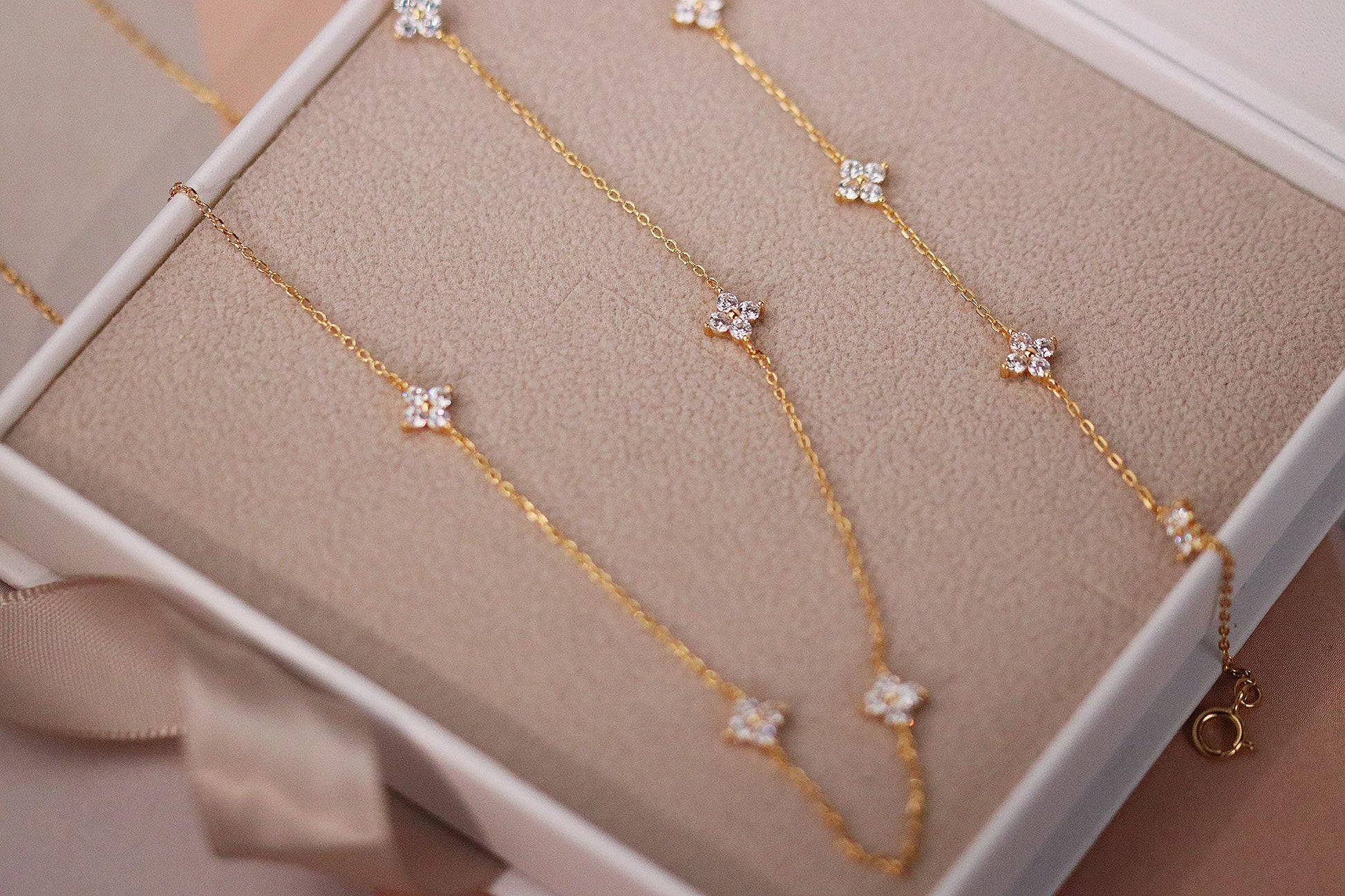 Gold Four Leaf Clover Necklace, Dainty Stacking Bracelet, Unique Gifts for Her, Minimalist Bracelet for Women, 925 Silver Jewellery Set