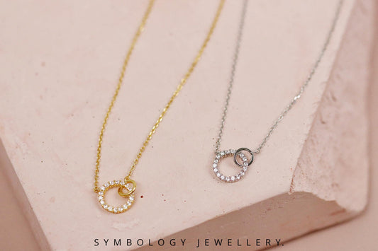 Elegant Interlocking Circle Necklace, Dainty Gold & Silver Pendant, Minimalist Design, Sparkling Double Ring Necklace