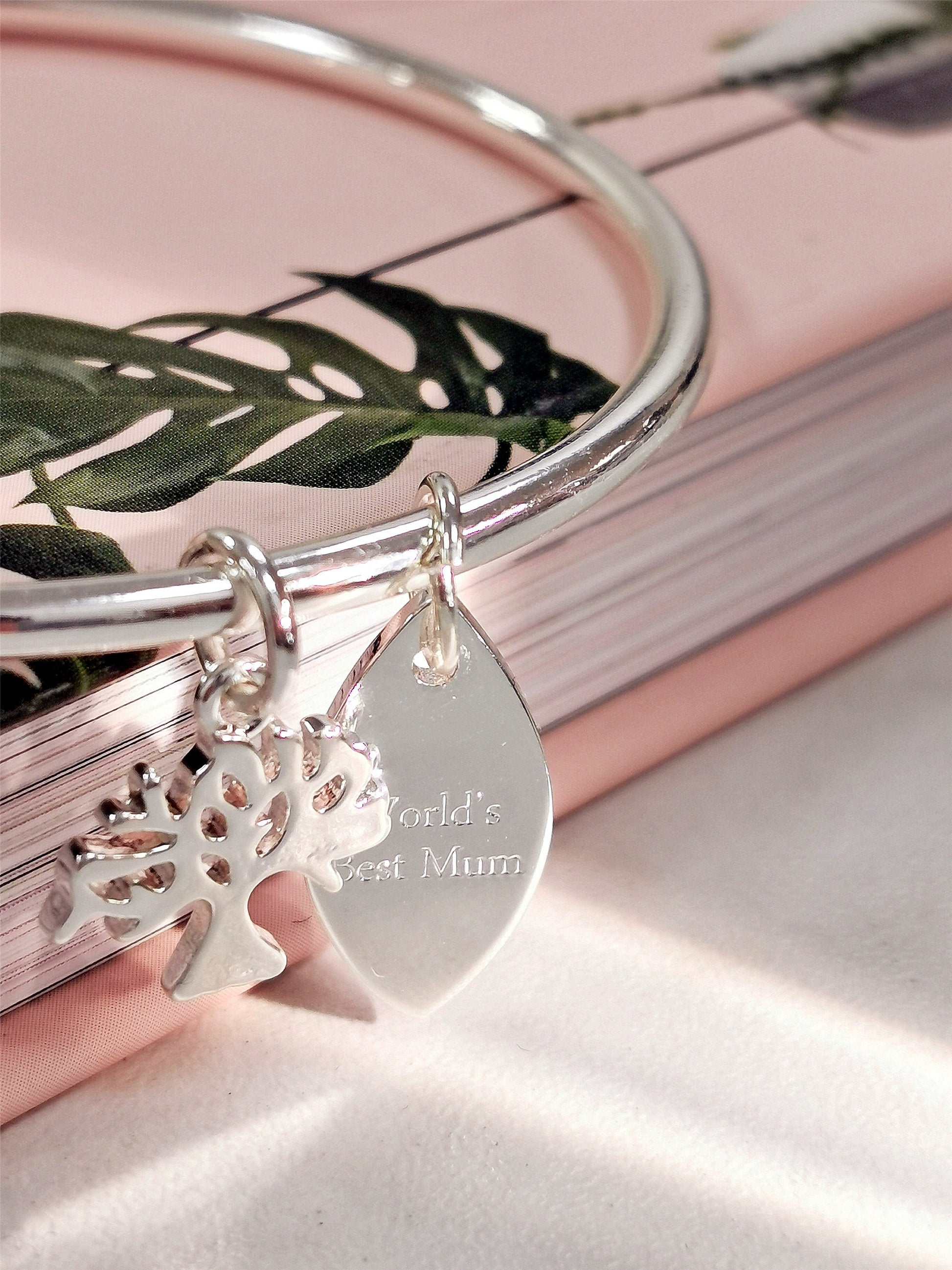 World's Best Mum Bangle with Silver Life of Tree Family Tree of Symbology Symbol Bangle, Mother's Day Gift, Birthday Gift for Mum, Gift Box