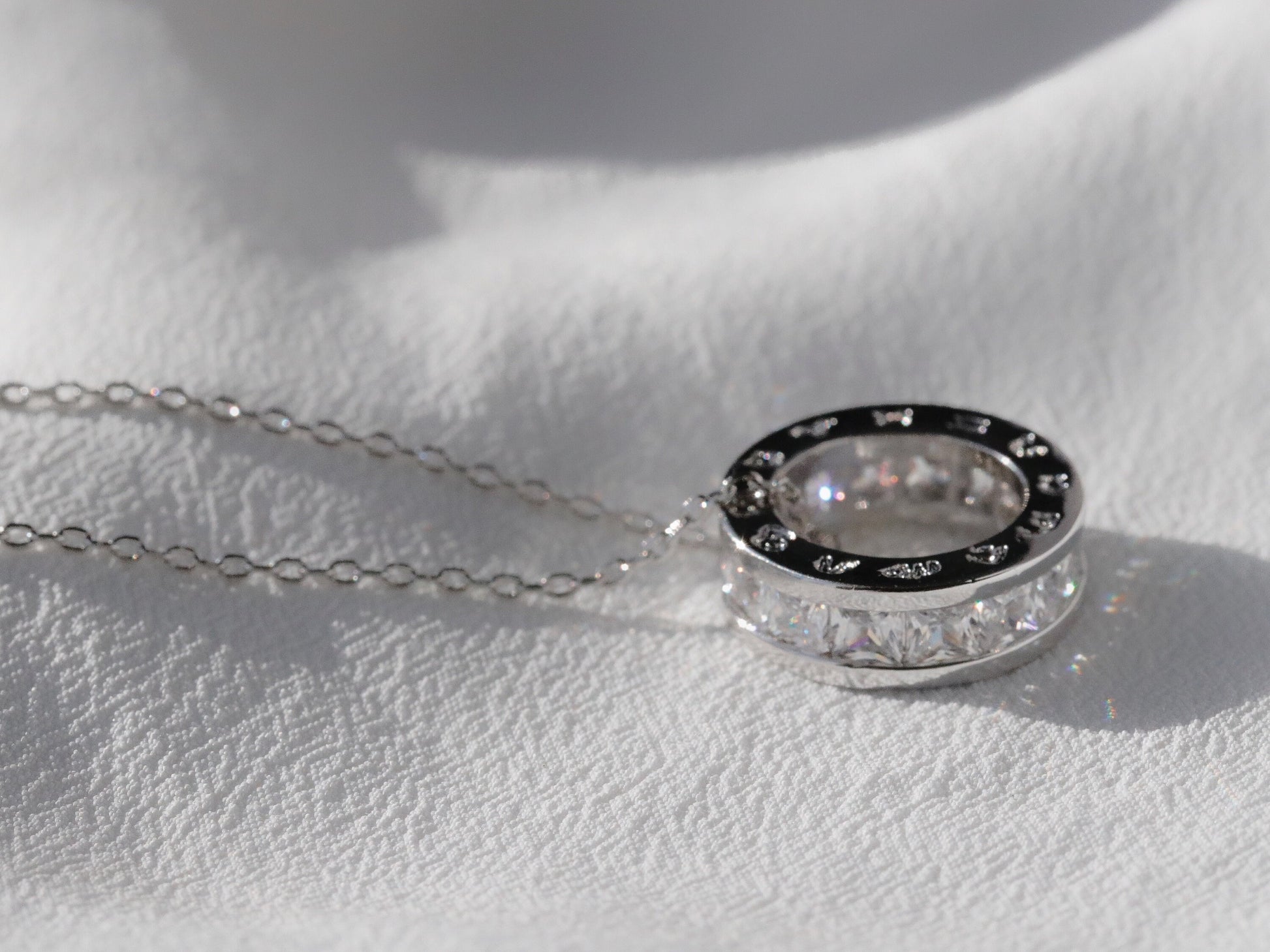 Gold Pave CZ Circle Necklace / Crystal Mum Necklace, Silver Minimalist Circle / Rose Gold Charm Necklace / Gift for Mum / Mothers Day Gift