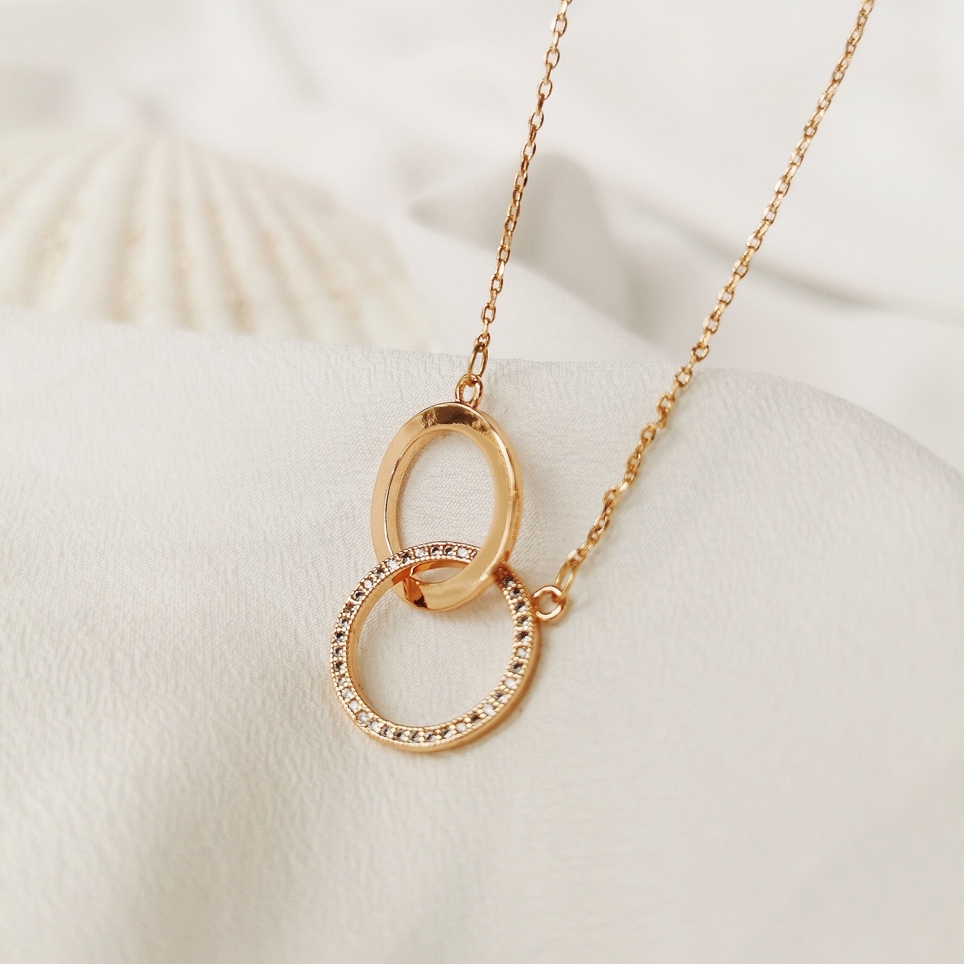 Interlinking Circle or Heart Gift Necklace / SYMBOLOGY / Marvellous Mum Necklace in Silver Gold or Rose Gold / Family Gift / Mothers Day