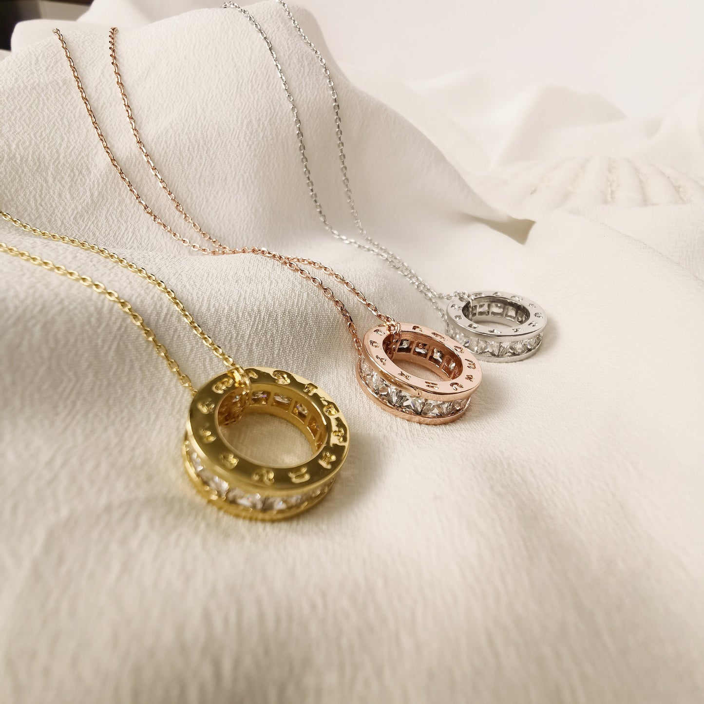 Gold Pave CZ Circle Necklace / Crystal Mum Necklace, Silver Minimalist Circle / Rose Gold Charm Necklace / Gift for Mum / Mothers Day Gift