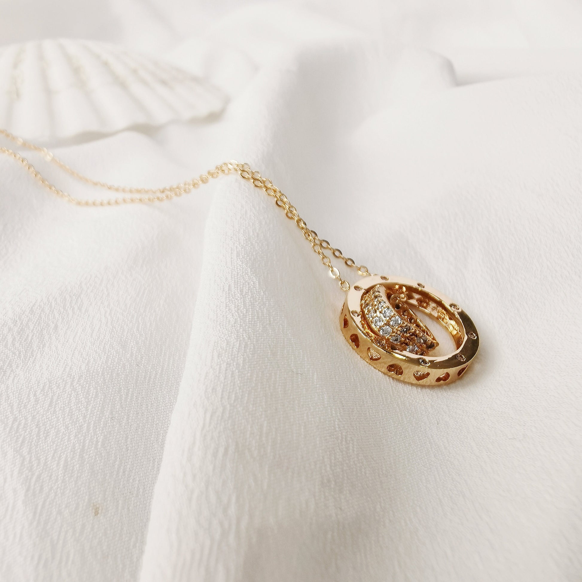 Auntie Gift Necklace / SYMBOLOGY Amazing Auntie CZ Circle Love Heart Necklace / Best Auntie Gift / Gift for Auntie