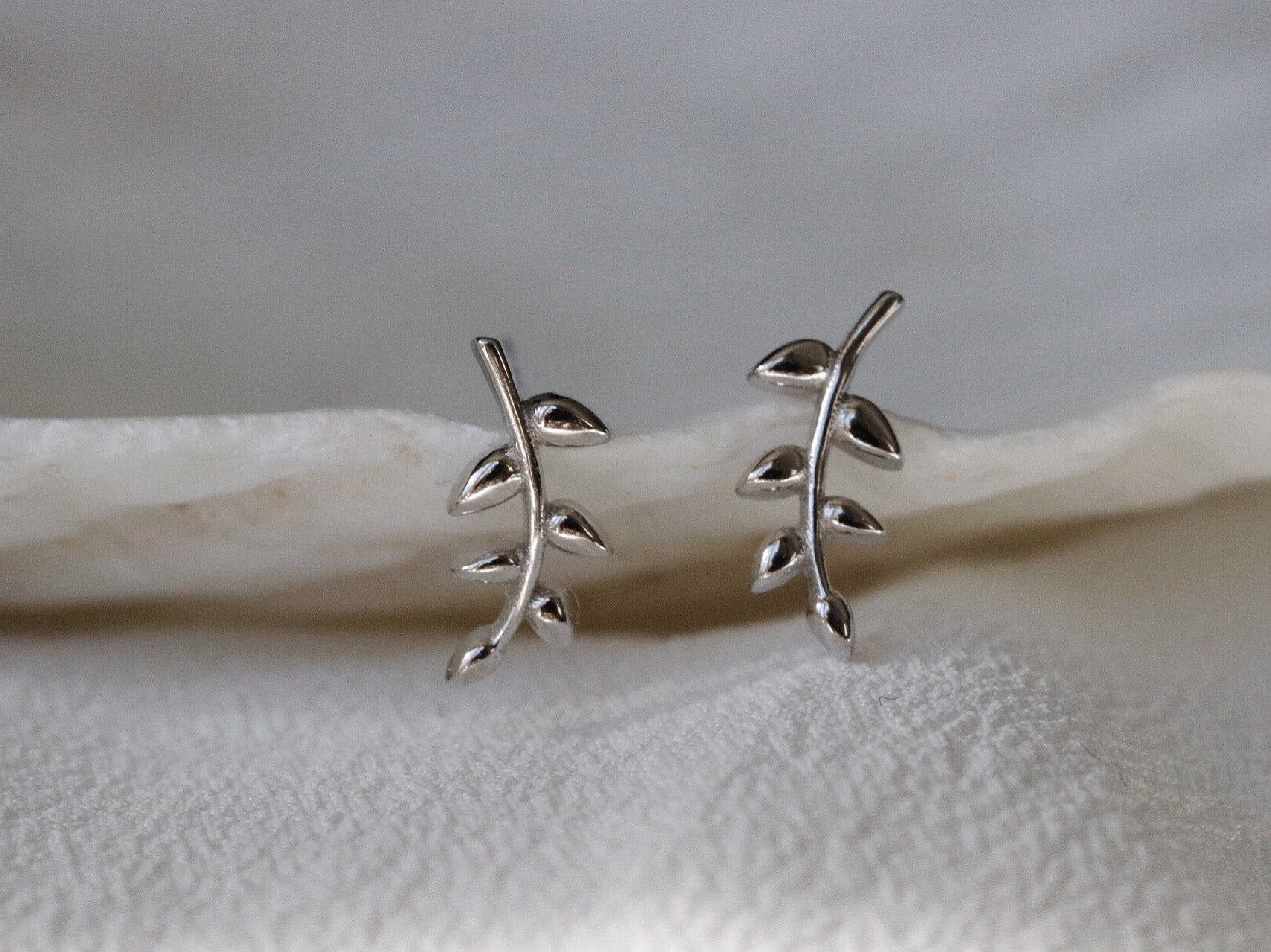 Sterling Silver Friendship Leaf Earrings /Gold Oliver Leaf Shaped Minimalist Earrings, Silver Piercing Suds for Second Hole, Gift for Her
