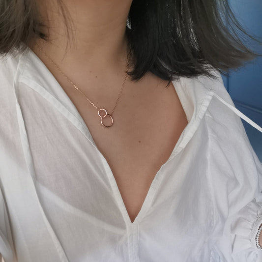 Sister Gift Necklace / SYMBOLOGY Interlinking Circle Necklace with Gift Box for Best Sister / Little Sister Big Sister / Best Sister Gift