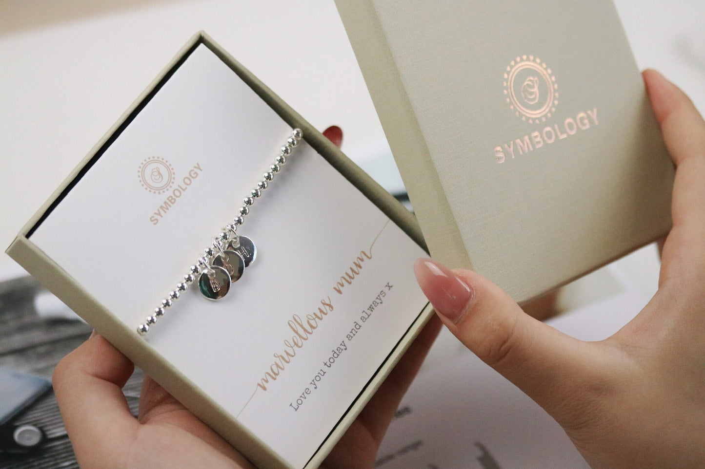 Personalised Silver Initial Mum Bracelet, Silver Beaded Elastic Granny Bracelet, Gift for Mum, Birthday Gift for Her, Minimalist Bracelet