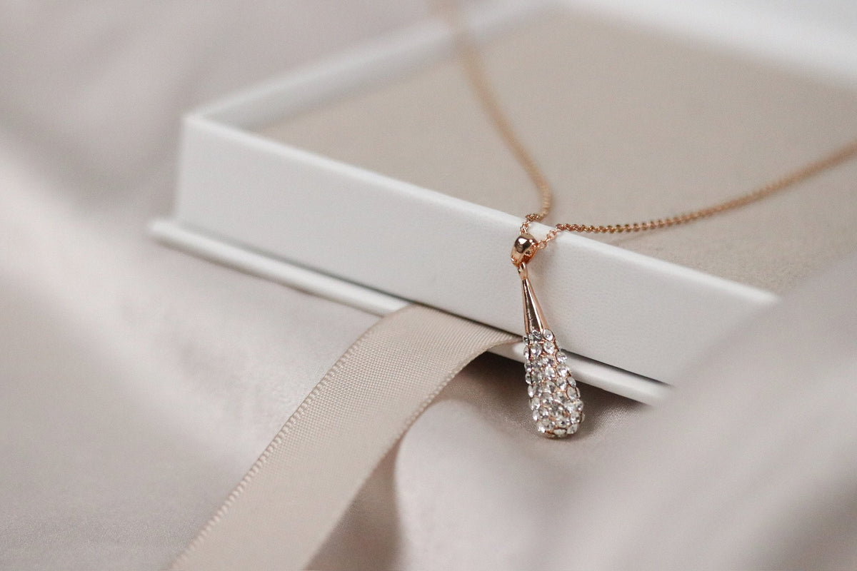 Gold Daugther Necklace • Silver Long Teardrop Necklace • Daughter in Law Gift • Pear Diamond Necklace • Gold Minimalist Gift • Gift for Her