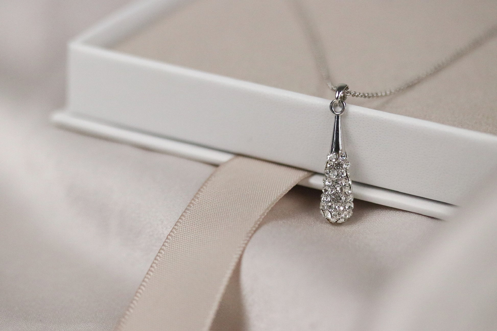 Gold Sister Necklace • Silver Long Teardrop Minimalist Necklace • Bestie Gift • Pear Diamond Necklace • Gold Woman Jewellery • Gift for Her