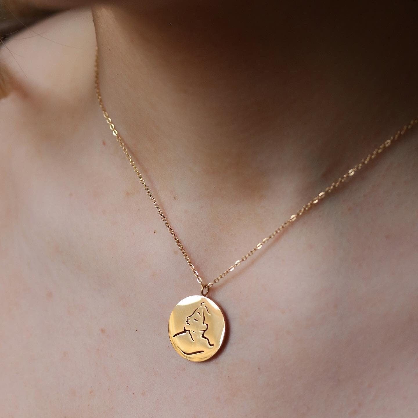 Sister Gift / Gold Sister Necklace / Gold Minimalist Disc Necklace /Stainless Steel Gold Necklace /Water Proof Minimalist Woman Jewellery